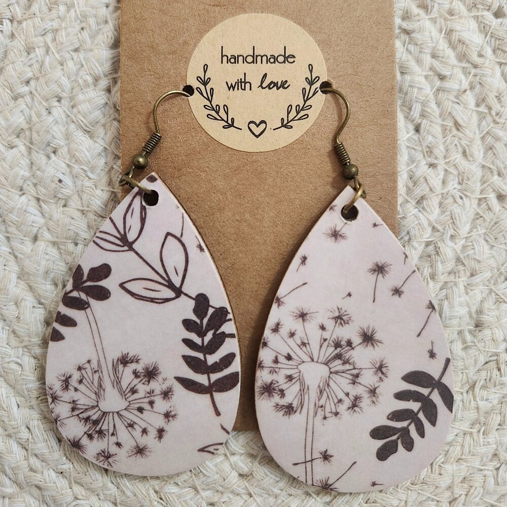 ~Handmade~ vintage style, boho, botanical earrings
